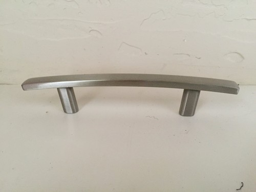 Excellent New Solid Metal Amerock Brushed Brush Nickel Drawer/Cabinet Pulls - Picture 1 of 5