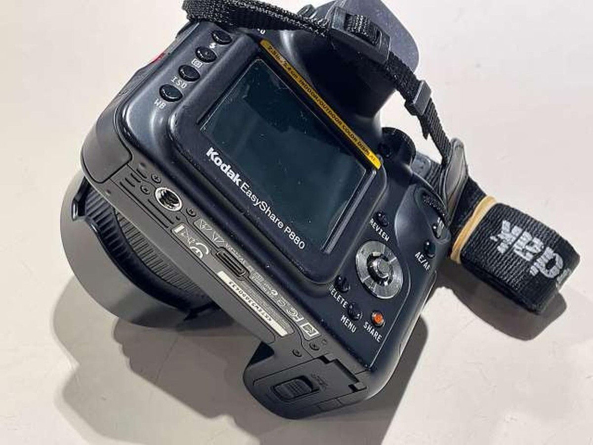 【動作確認済み】KODAK EASYSHARE P880 Amazon.com : Easyshare P880 8 MP Digital Camera with 5.8x