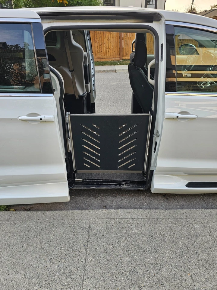 Chrysler: Other - Image 2 of 4