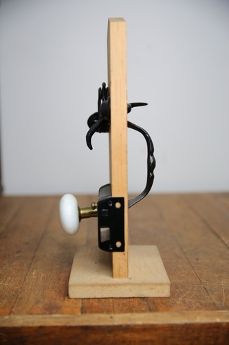 Antique Door Knob Lock Latch Handle Set Brass Metal Countertop Display Vintage - Picture 9 of 9