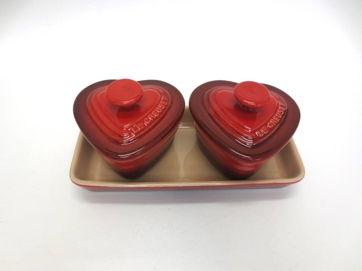 LE CREUSET パパライン　レッド Le Creuset Pair Petite Cocotte Cherry Red & White Raster Set