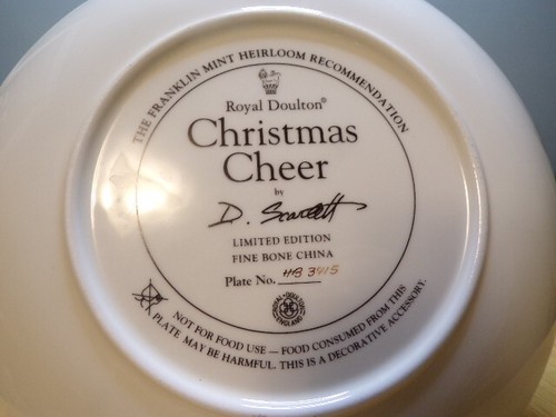 Royal Doulton Christmas Cheer Golden Retriever Plate 8" - Picture 4 of 4