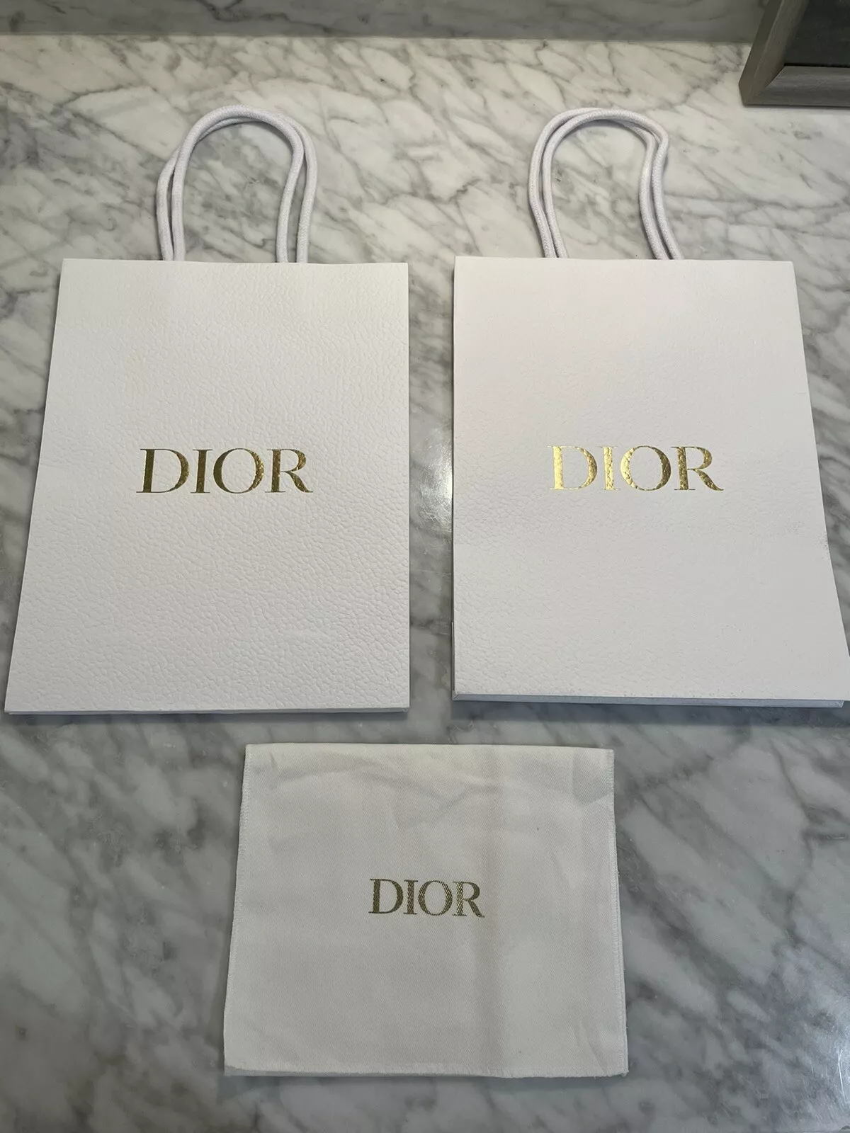 Authentique Christian Dior   Sacs cadeaux shopping papier 10x8x3 / Porte portefeuille uniquement