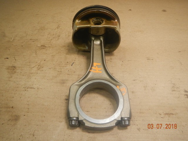 BMW E92 S65 Piston And Connecting Rod