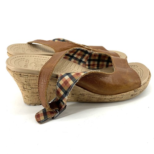 Crocs 11848 A Leigh Damen-Sandalen Keilabsatz Größe 9 Fersenriemen Leder Kork - Bild 7 von 9