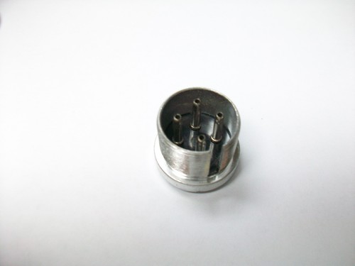 AMPHENOL 4 PIN MALE CHASSIS CONNECTOR - Picture 3 of 4