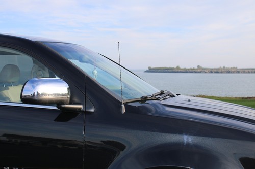 Mástil de antena AM/FM de resorte negro de 15" se adapta a: 1999-2005 Cadillac Escalade - Imagen 12 de 12
