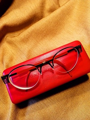 Carolina Herrera Brillengestell Halbrand schwarz-rot