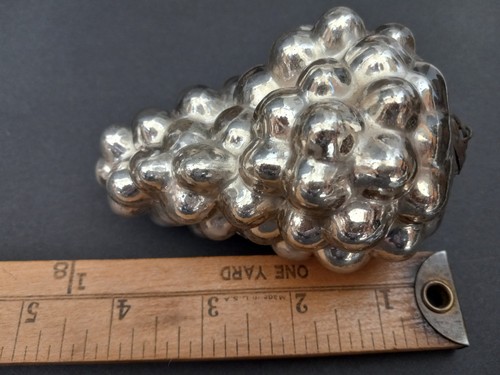Dos adornos navideños antiguos victorianos de uva y baya - Imagen 8 de 10