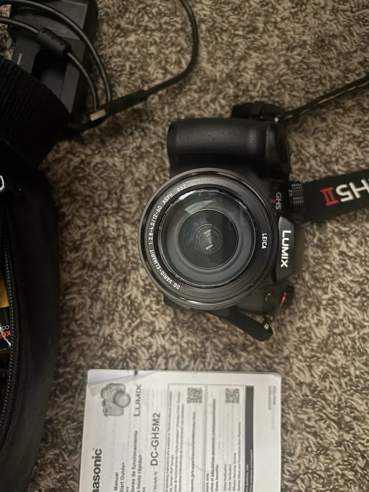 Lente Panasonic Lumix DC-GH5 II Leica DG Vario Elmar 12-60 mm Foto 2 de 4
