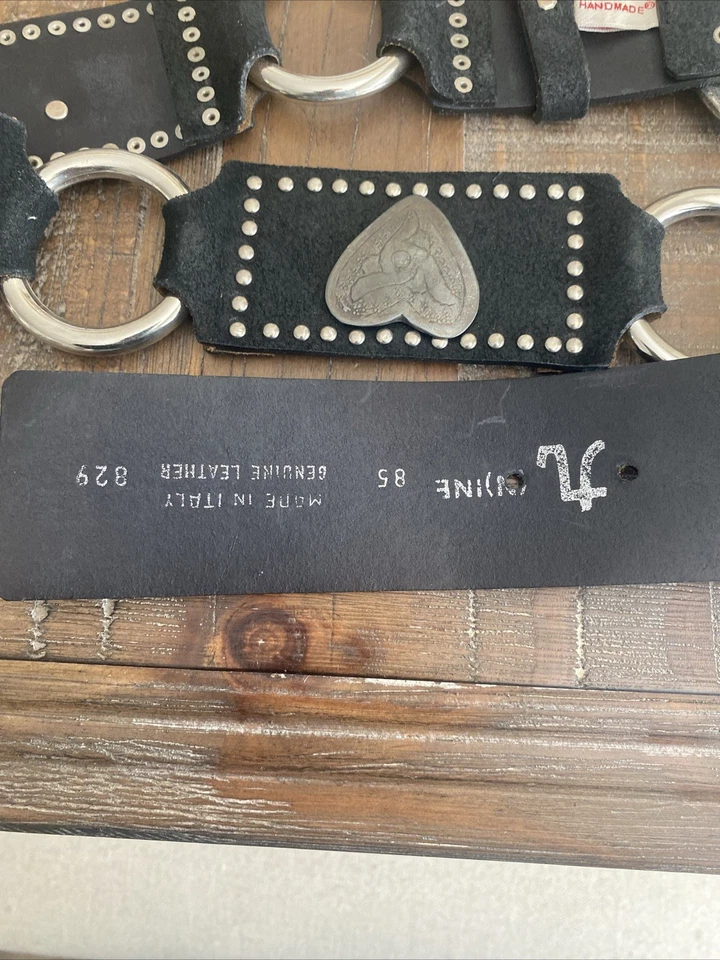 Cinturón de cuero vintage estilo occidental hecho a mano (N)ine con hebilla de diamantes de imitación Foto 4 de 4