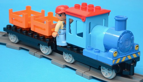 LEGO 10810 - Push Train - DUPLO - 2016 - track level crossing - Picture 7 of 12