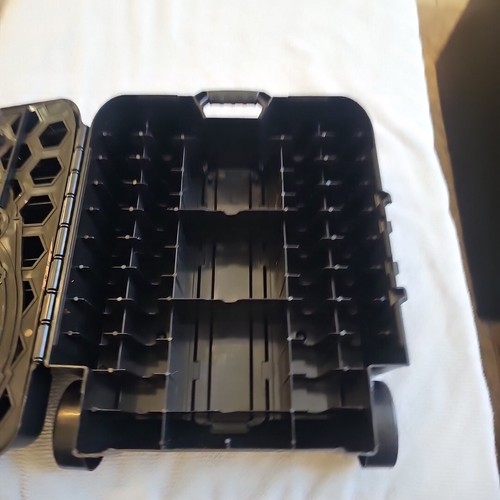 Hot Wheels Challenge Accepted 110 Plastic Car Carrying Case W/handle And Wheels - Picture 4 of 5