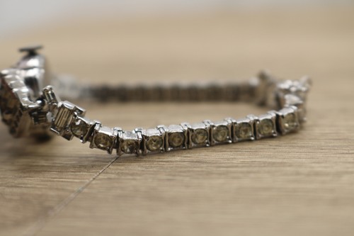 Vintage Baylor 17j Mechanical Wind Crystal Bezel And Bracelet Watch Serviced - Picture 2 of 6