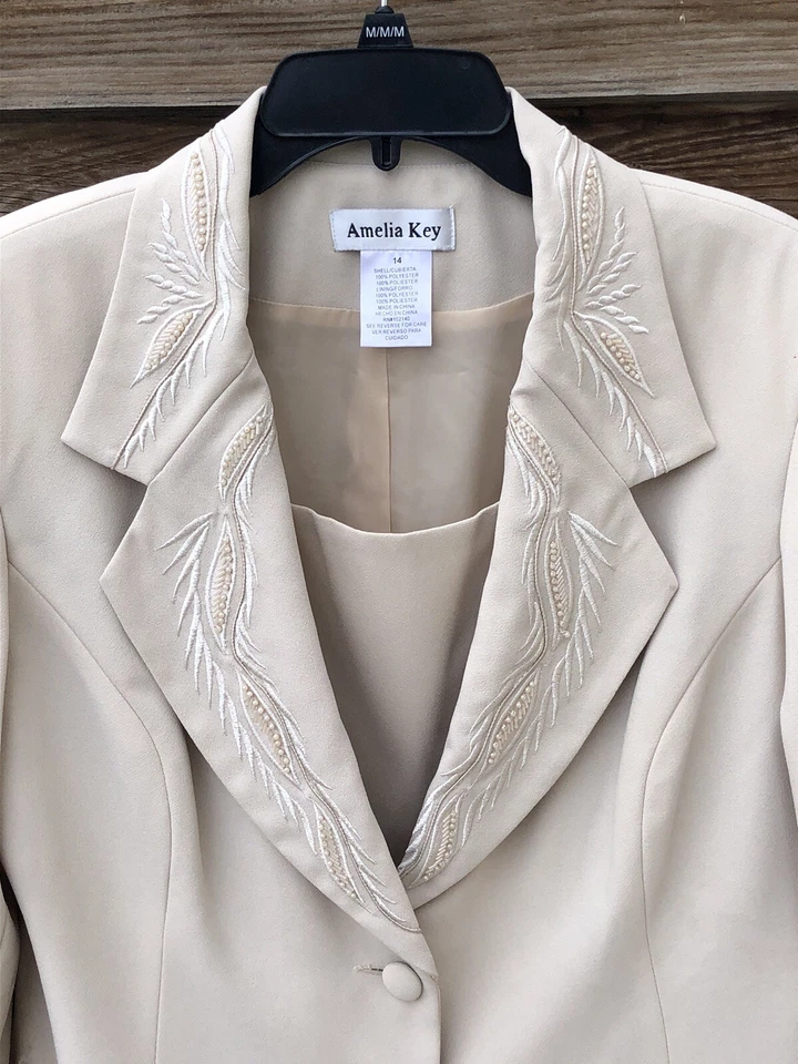 Amelia Key Beige Embroidered Beaded 2-Pieces Skirt Suit Size 14 With Flaw - Image 2 of 4