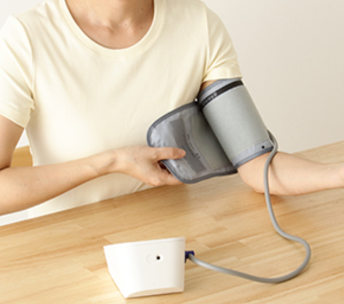 Health appliance Omron Upper arm blood pressure monitor HCR-7004 Made in Japan - Picture 4 of 6