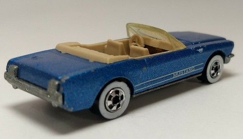 Hot Wheels '65 Mustang Convertible Blue Flake Wide White Walls - 1983 Malaysia - Picture 5 of 10