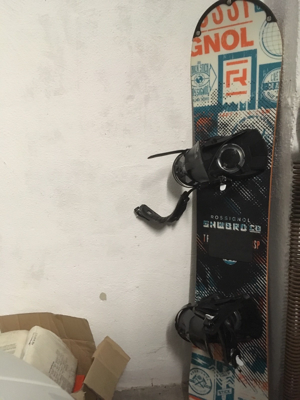 ROSSIGNOL TRICK STICK FREESTYLE SNOWBOARD 151 CM + BINDUNG ROSSIGNOL TRICK STICK FREESTYLE SNOWBOARD 151 CM + BINDUNG