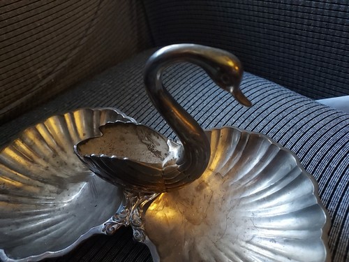 Silverplate Swan & Double Shell Divided Candy/Nut Dish, Made in Hong Kong - Picture 3 of 10
