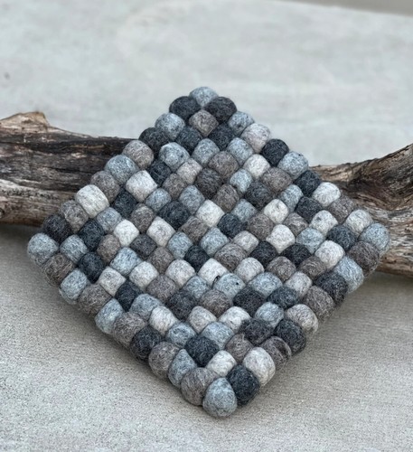 Trivet de bolas de fieltro hechas a mano, estera de plato, almohadillas calientes - soporte para ollas de cocina - Imagen 9 de 14