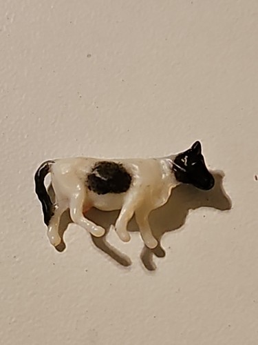 Unbranded Extremely Small Black And White Plastic Cow- .5 Inches - Picture 4 of 8