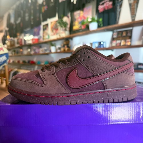 Nike SB Dunk Low 'City of Love Burgundy Crush' Talla 6.5 - Imagen 5 de 7