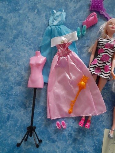Barbie Puppen + Kleider + Schuhe und Zubehör Konvolut Top Zustand Konvolut - Bild 6 von 9