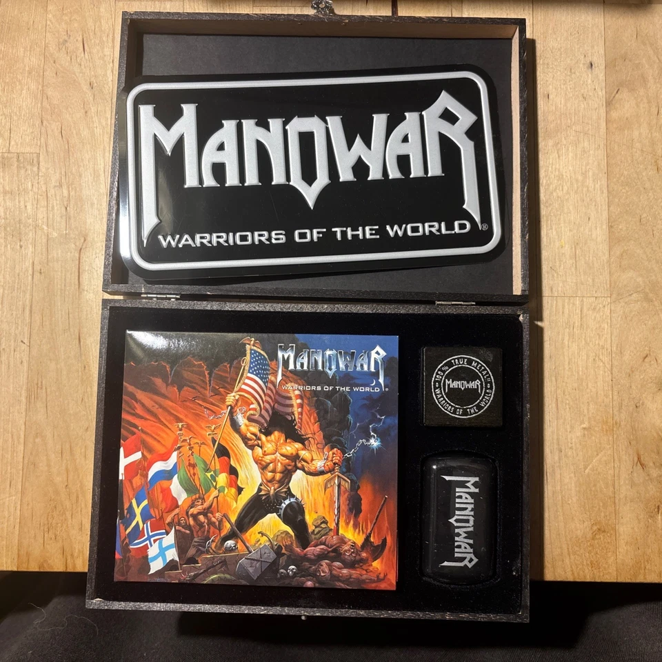 Manowar - Warriors of the World Box Set, Holzbox, Stempelset, Blechschild - Bild 2 von 3