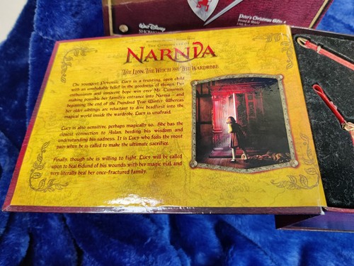 Disney Showcase Collection Narnia - Lucy's Christmas Gifts/Peter's Shield LOT - Picture 4 of 8