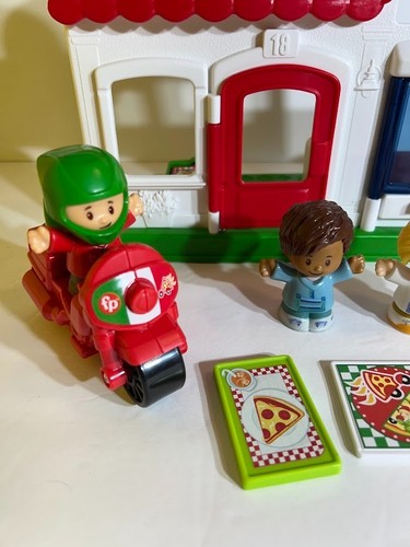 Fisher Price Little People We Deliver Pizza Playset Italian Set Driver Diner - Picture 2 of 14