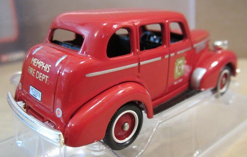 Corgi Fire Heroes Memphis Fire Department 1939 Chevy Sedan Chief Car + Display - Picture 11 of 12