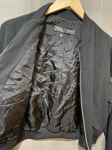 Neu ohne Etikett Zara Damen Bündchen Langarm durchgehender Reißverschluss Chiffon kurze Bomberjacke GR. XS schwarz - Bild 11 von 17