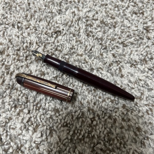 Eversharp Fountain Pen Skyline Burgundy Gold - Picture 2 of 4