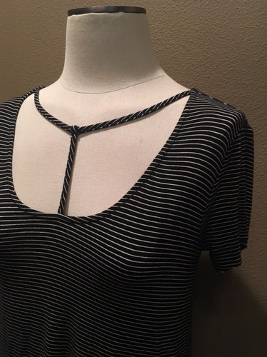 Mossimo Supply Co. M Beachy Black & White Striped T-Shirt Top W Short Sleeves - Picture 5 of 12