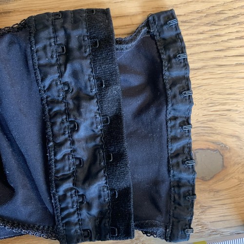 Spitzenbustier von Passionata, Gr. S, schwarz-silber. Sehr gut erhalten. - Bild 9 von 9