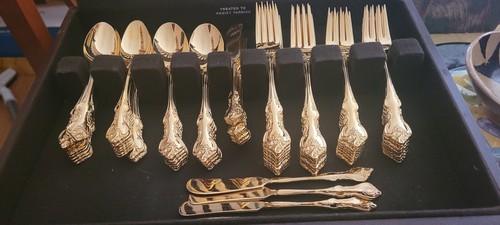 104 PIECE INTERNATIONAL DEEP SILVER 24K GOLD-ELECTROPLATED Orleans Flatware - Picture 11 of 11