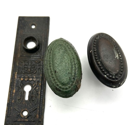 2 Vintage Door Knobs & Eastlake Style Back Plate Brass - Picture 7 of 9