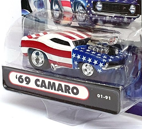 Muscle Machines 1/64 Scale 71151 01-91 - 1969 Chevrolet Camaro - Stars & Stripes - Picture 2 of 5