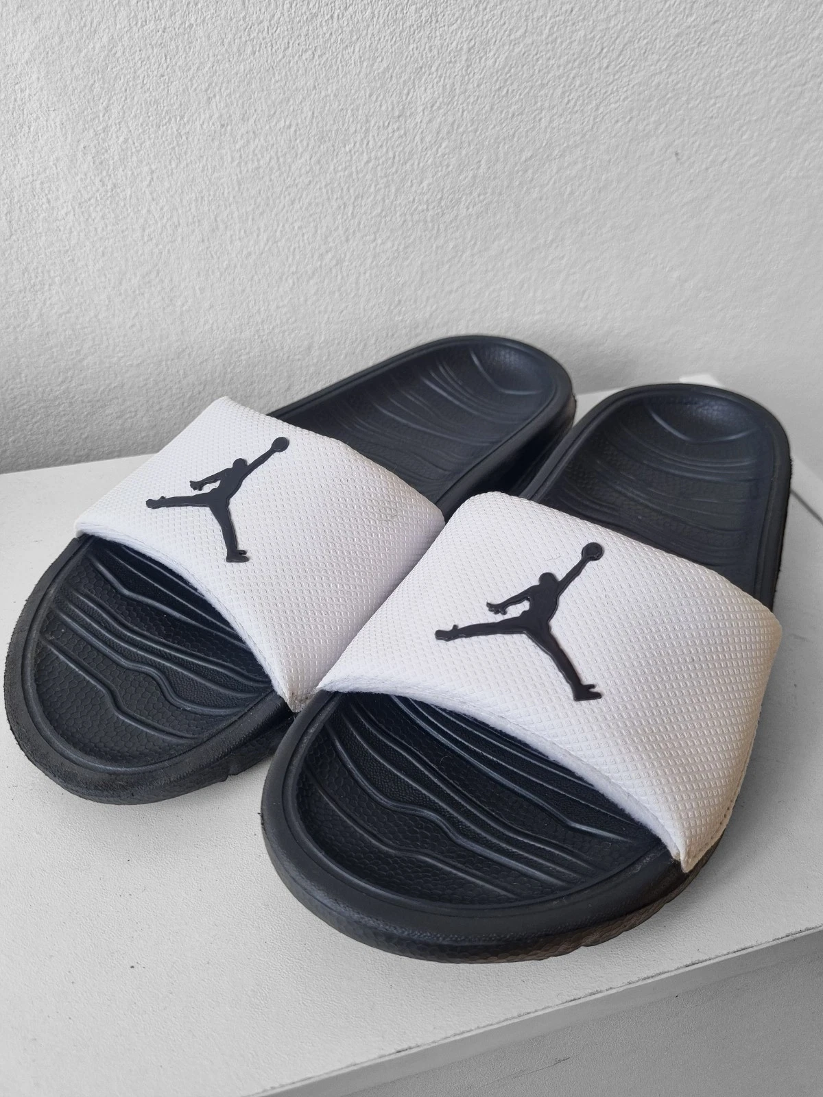 Ciabatte Air Jordan Junior taglia 3 5 bianco e nero
