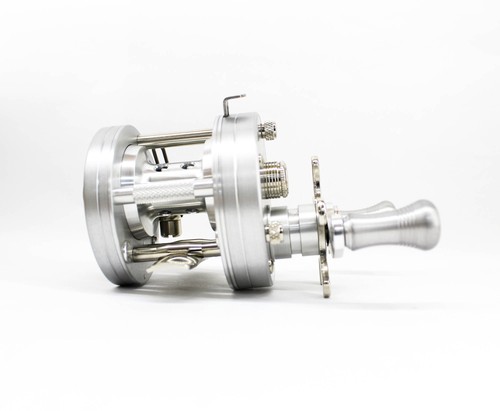 Isuzu Reel Baitcast Direct BC440SSS Right Silver Ash (0847) - Picture 4 of 6