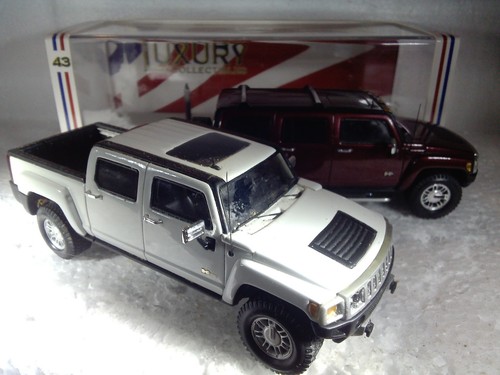 LUXURY COLLECTIBLES 1/43 Scale 2008 HUMMER H3T - Picture 11 of 21