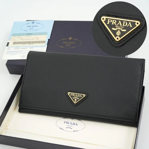 Portefeuille long Prada en cuir saffiano avec plaque triangulaire Authentique
