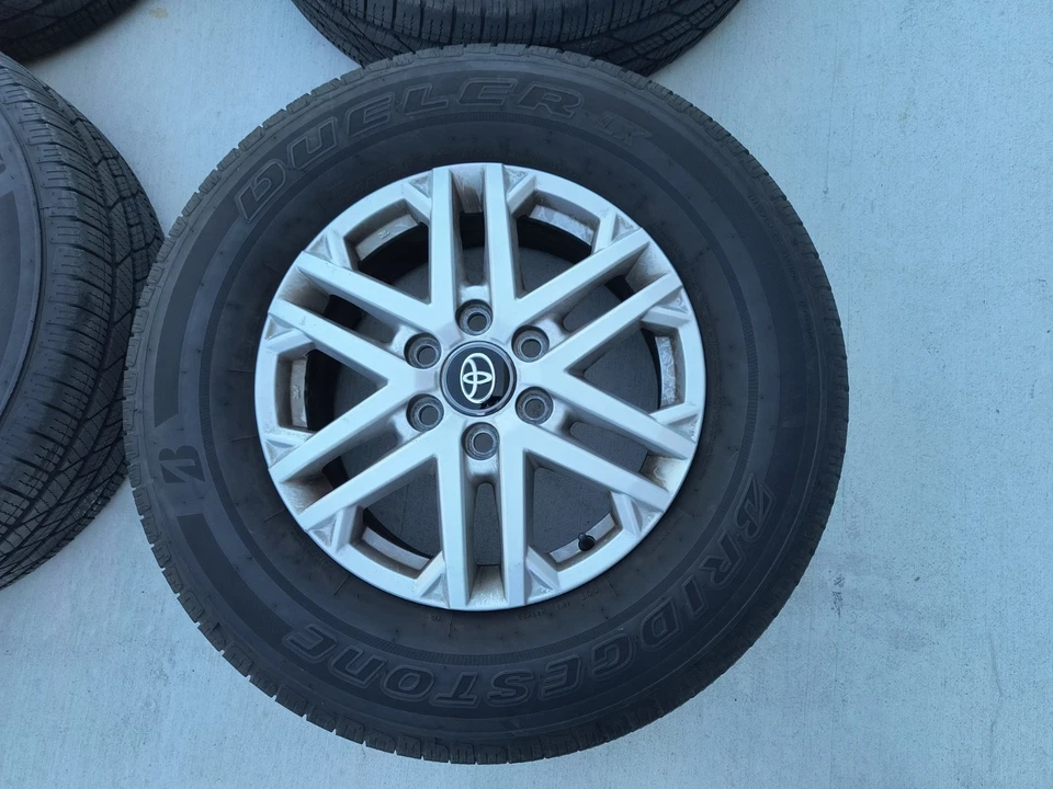 Llantas Toyota Sequoia OEM 18" llantas neumáticos 2023 2024 2025 Foto 2 de 4