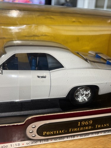 1969 Pontiac Firebird Trans Am White Blue Stripes 1:18 Scale Diecast - Picture 5 of 11