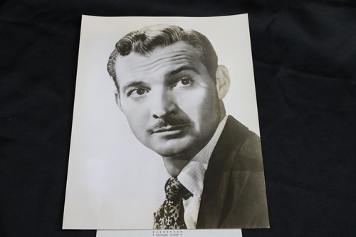 Fotografías originales vintage de Zachary Scott 11x14 blanco y negro con biografía 1950 - Imagen 6 de 7