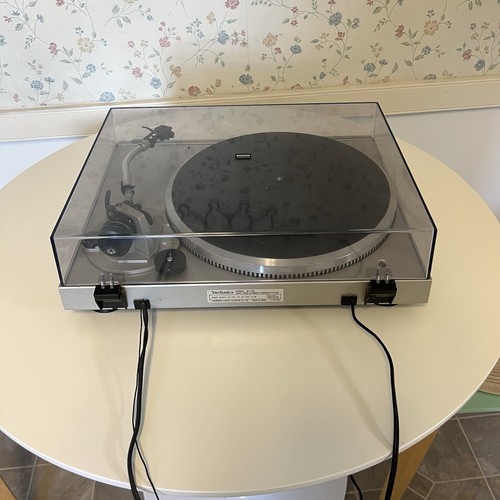 Technics SL-Q2 Direct Drive Turntable w/ Shure M95 ED/D Cart/Stylus - Picture 9 of 11