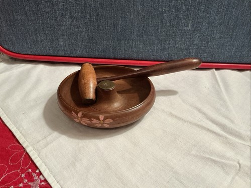 Vintage Japanese Wooden Nut Bowl With Mallet/Hammer Pink Flowers - Bild 1 von 5