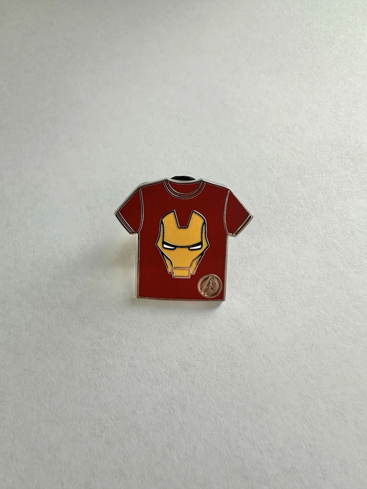 DLR 2024 Hidden Mickey Marvel T-Shirt Iron Man Chaser Disney Pin