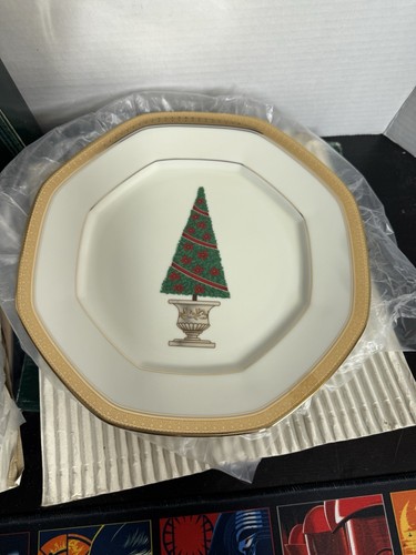 Mikasa Palatial Holly Gold 9" Dessert Plate Set Of 4. New In Box! Holly And Tree - Picture 7 of 12