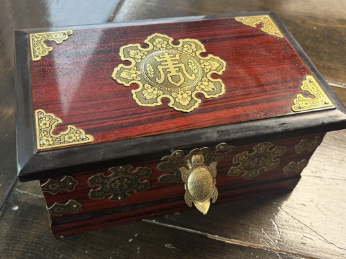 Antique Rosewood Chinese Jewelry Trinket Box With Brass And Turtle Closure - Picture 8 of 14